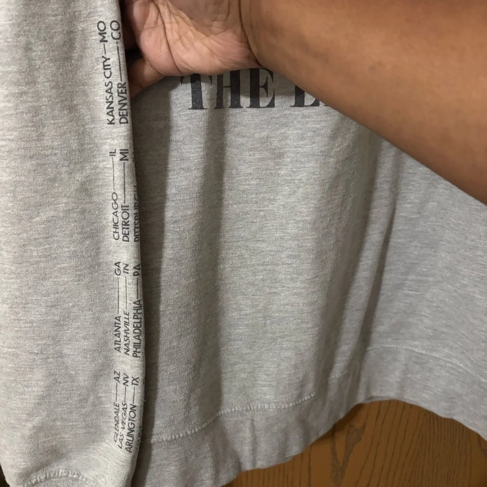 Taylor Swift The Era Tour official merch Size XL 2023  Sweatshirt - Picture 4 of 7